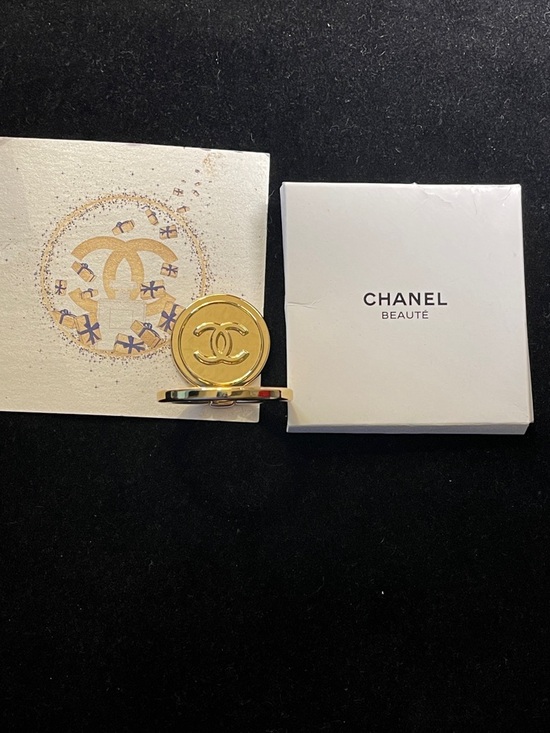 CHANEL Accessories - CHANEL Beauty Beaute Gold Phone Finger Ring Holder VIP Gift Accessory New in box